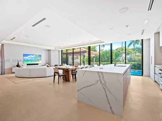 4-bedroom home for rent in Miami Beach - 5831 Alton Rd - MondialRealty