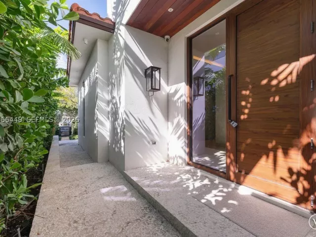 4-bedroom home for rent in Miami Beach - 5831 Alton Rd - MondialRealty