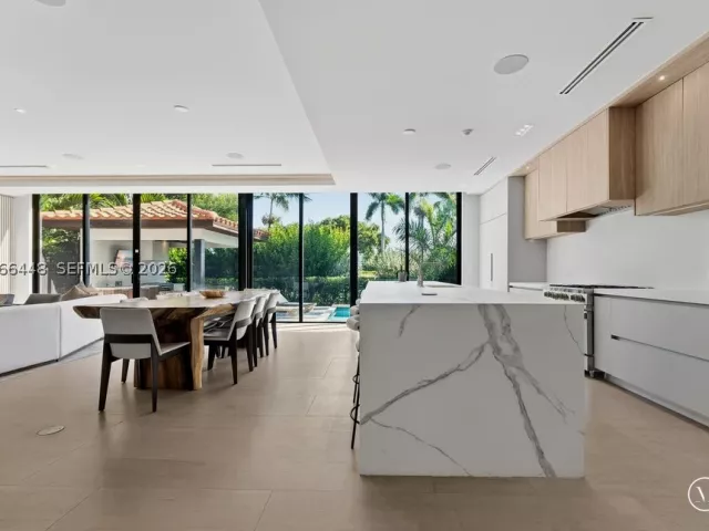 4-bedroom home for rent in Miami Beach - 5831 Alton Rd - MondialRealty