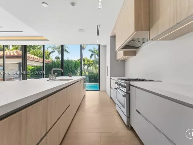 4-bedroom home for rent in Miami Beach - 5831 Alton Rd - MondialRealty