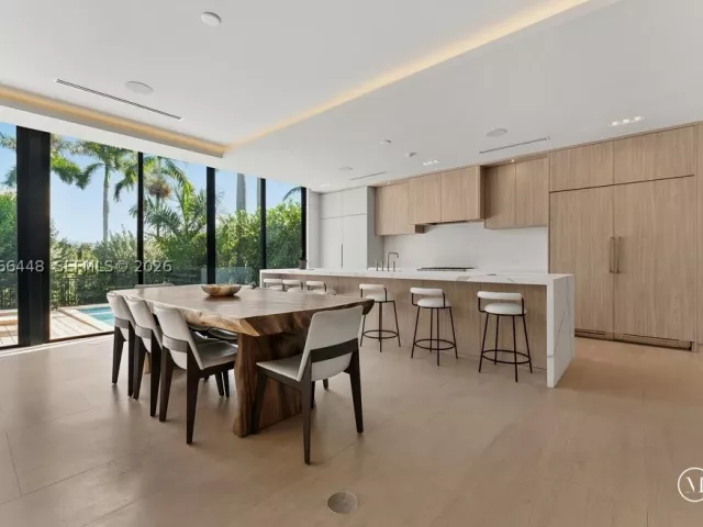4-bedroom home for rent in Miami Beach - 5831 Alton Rd - MondialRealty