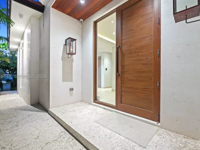 4-bedroom home for rent in Miami Beach - 5831 Alton Rd - MondialRealty