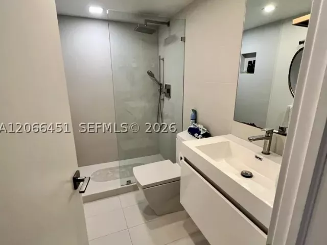 2-bedroom condo for rent in Miami - 800 Claughton Island Dr 704 - MondialRealty