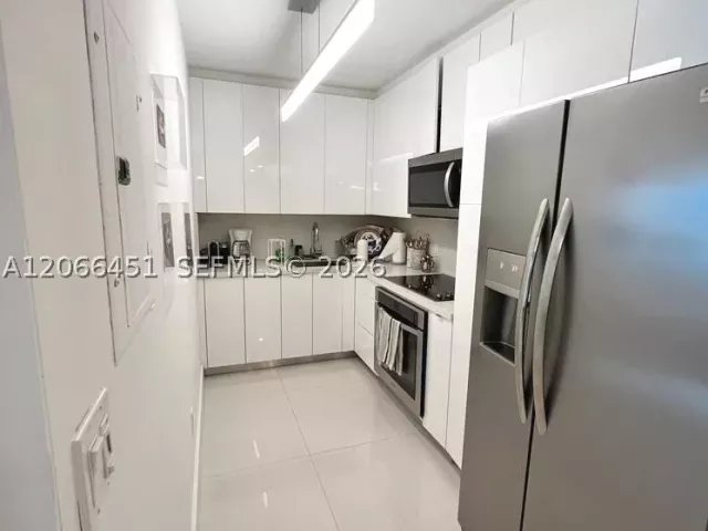 2-bedroom condo for rent in Miami - 800 Claughton Island Dr 704 - MondialRealty