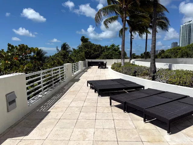 2-bedroom condo for rent in Miami - 800 Claughton Island Dr 704 - MondialRealty