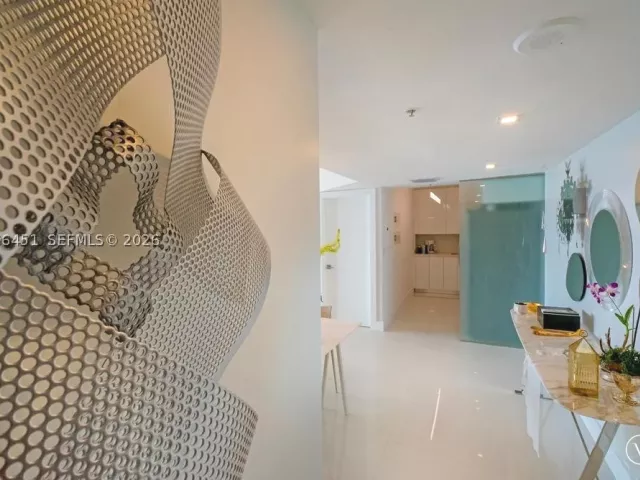 2-bedroom condo for rent in Miami - 800 Claughton Island Dr 704 - MondialRealty