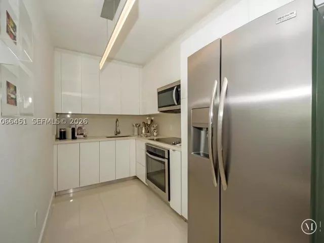 2-bedroom condo for rent in Miami - 800 Claughton Island Dr 704 - MondialRealty