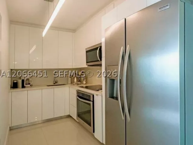 2-bedroom condo for rent in Miami - 800 Claughton Island Dr 704 - MondialRealty