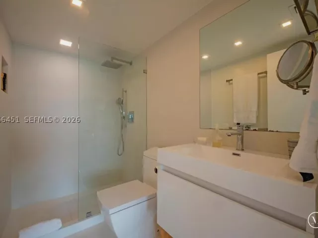 2-bedroom condo for rent in Miami - 800 Claughton Island Dr 704 - MondialRealty