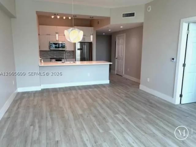 1-bedroom condo for sale in Coral Gables - 1300 Ponce De Leon Blvd 409 - MondialRealty