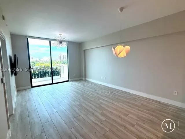 1-bedroom condo for sale in Coral Gables - 1300 Ponce De Leon Blvd 409 - MondialRealty