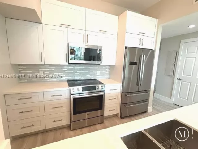 1-bedroom condo for sale in Coral Gables - 1300 Ponce De Leon Blvd 409 - MondialRealty
