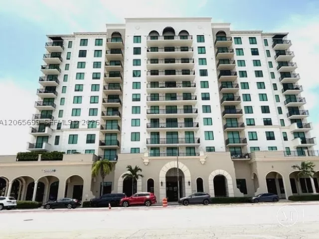 1-bedroom condo for sale in Coral Gables - 1300 Ponce De Leon Blvd 409 - MondialRealty