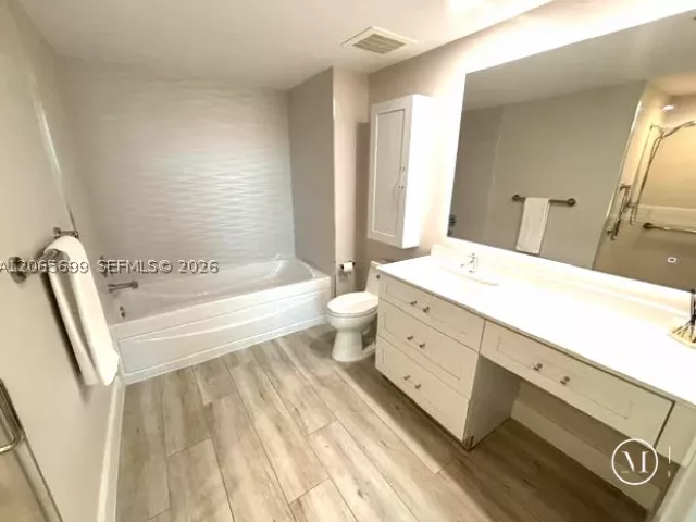 1-bedroom condo for sale in Coral Gables - 1300 Ponce De Leon Blvd 409 - MondialRealty