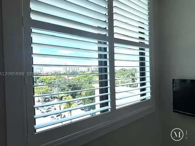 1-bedroom condo for sale in Coral Gables - 1300 Ponce De Leon Blvd 409 - MondialRealty