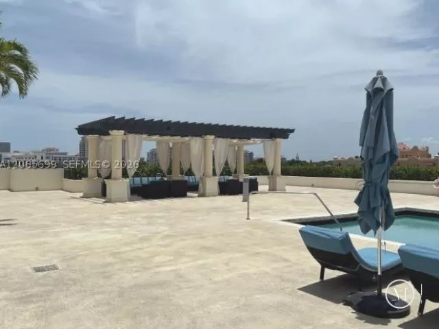 1-bedroom condo for sale in Coral Gables - 1300 Ponce De Leon Blvd 409 - MondialRealty