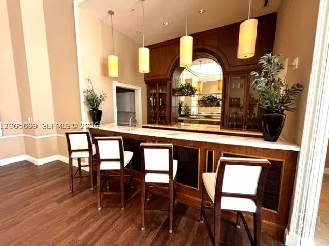 1-bedroom condo for sale in Coral Gables - 1300 Ponce De Leon Blvd 409 - MondialRealty