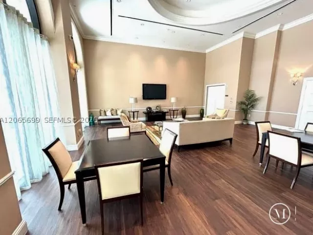 1-bedroom condo for sale in Coral Gables - 1300 Ponce De Leon Blvd 409 - MondialRealty