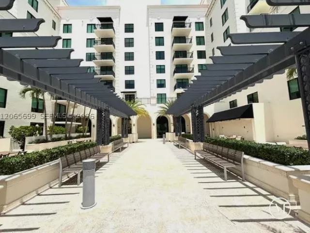 1-bedroom condo for sale in Coral Gables - 1300 Ponce De Leon Blvd 409 - MondialRealty
