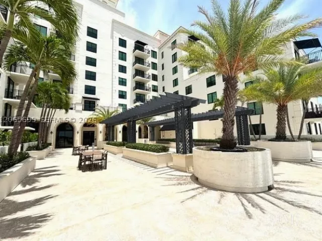 1-bedroom condo for sale in Coral Gables - 1300 Ponce De Leon Blvd 409 - MondialRealty