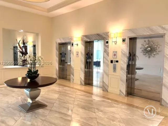 1-bedroom condo for sale in Coral Gables - 1300 Ponce De Leon Blvd 409 - MondialRealty
