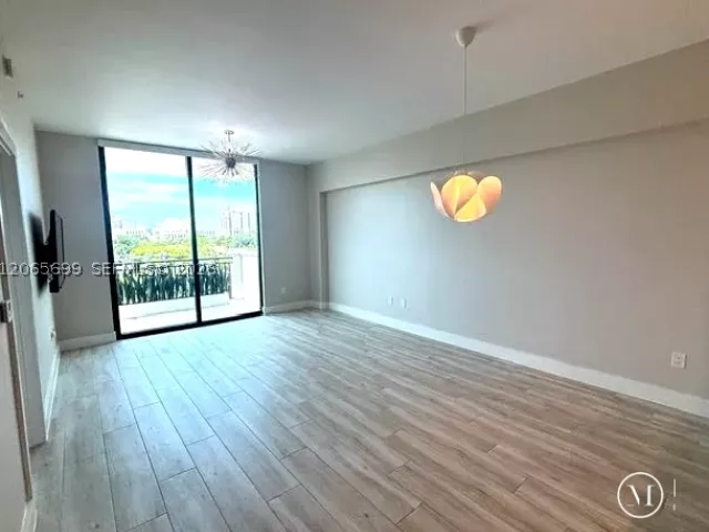 1-bedroom condo for sale in Coral Gables - 1300 Ponce De Leon Blvd 409 - MondialRealty
