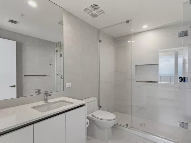 2-bedroom condo for rent in Pompano Beach - 900 N OCEAN Boulevard N 905 - MondialRealty