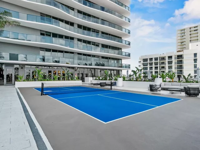 2-bedroom condo for rent in Pompano Beach - 900 N OCEAN Boulevard N 905 - MondialRealty