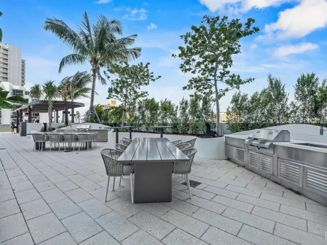 2-bedroom condo for rent in Pompano Beach - 900 N OCEAN Boulevard N 905 - MondialRealty