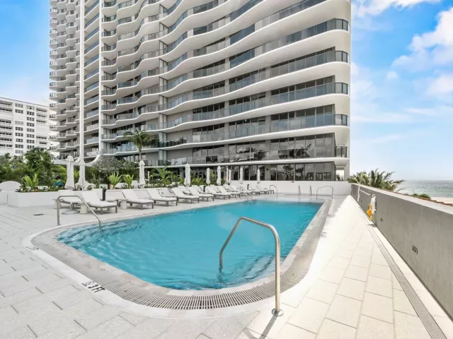 2-bedroom condo for rent in Pompano Beach - 900 N OCEAN Boulevard N 905 - MondialRealty