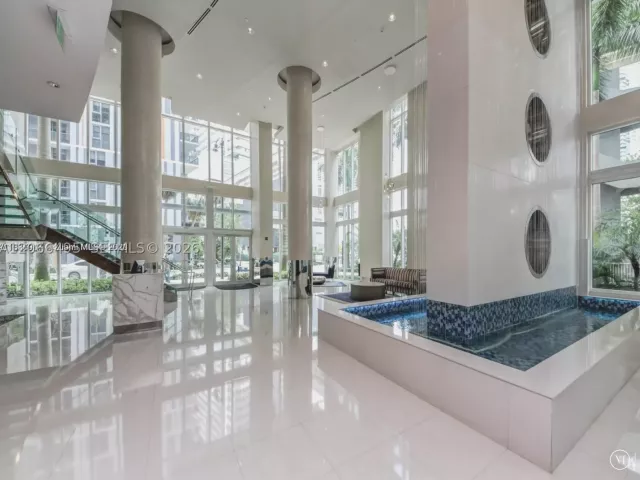1-bedroom condo for rent in Miami - 41 SE 5th St 414 - MondialRealty