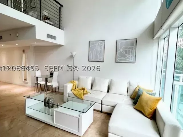 1-bedroom condo for rent in Miami - 41 SE 5th St 414 - MondialRealty
