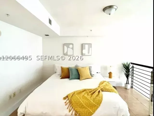 1-bedroom condo for rent in Miami - 41 SE 5th St 414 - MondialRealty