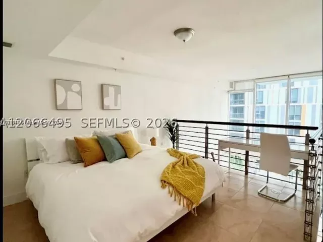 1-bedroom condo for rent in Miami - 41 SE 5th St 414 - MondialRealty