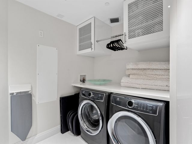 3-bedroom condo for sale in Fort Lauderdale - 701 N FORT LAUDERDALE BEACH Boulevard 405 - MondialRealty