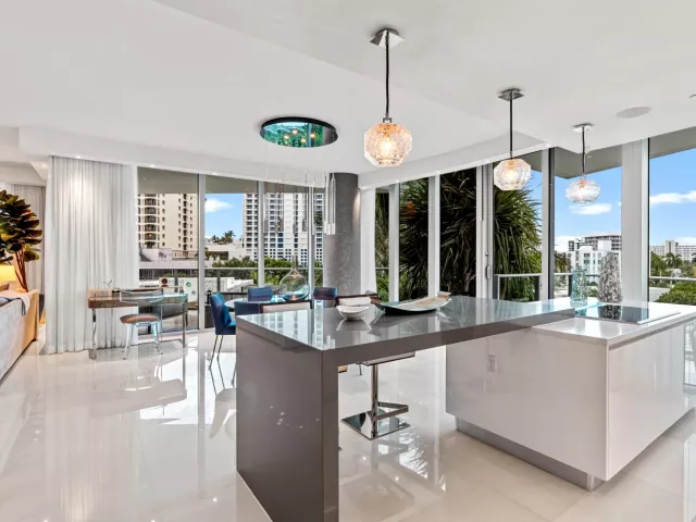 3-bedroom condo for sale in Fort Lauderdale - 701 N FORT LAUDERDALE BEACH Boulevard 405 - MondialRealty
