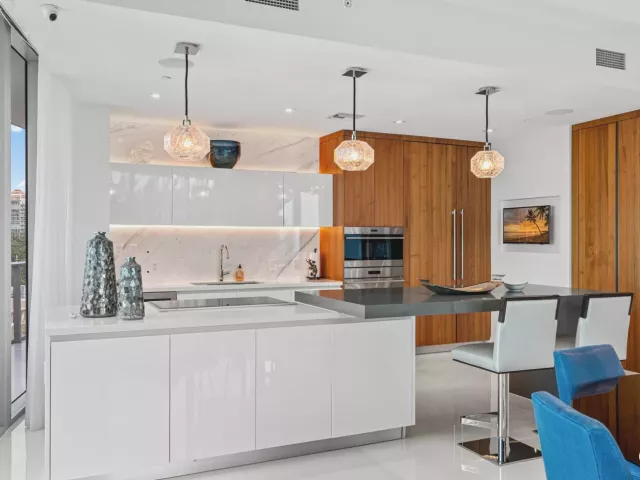 3-bedroom condo for sale in Fort Lauderdale - 701 N FORT LAUDERDALE BEACH Boulevard 405 - MondialRealty