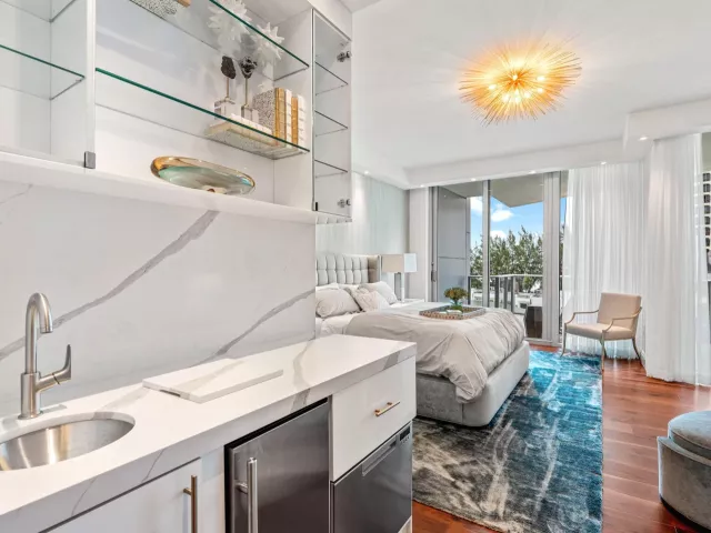 3-bedroom condo for sale in Fort Lauderdale - 701 N FORT LAUDERDALE BEACH Boulevard 405 - MondialRealty