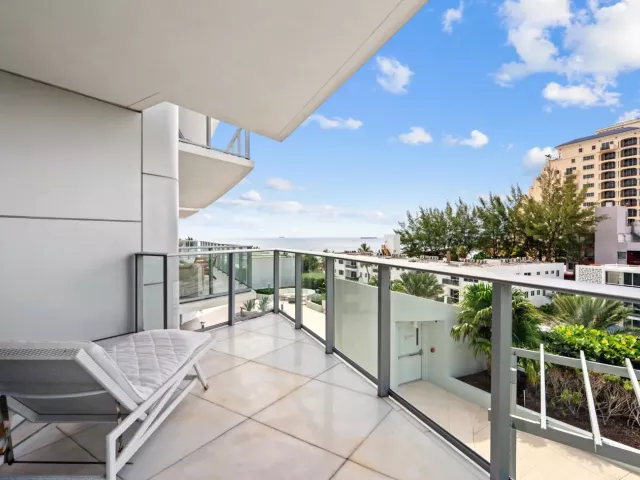 3-bedroom condo for sale in Fort Lauderdale - 701 N FORT LAUDERDALE BEACH Boulevard 405 - MondialRealty