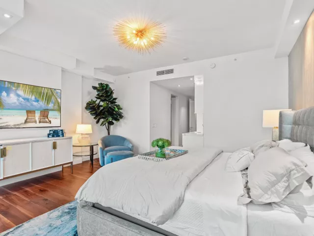 3-bedroom condo for sale in Fort Lauderdale - 701 N FORT LAUDERDALE BEACH Boulevard 405 - MondialRealty