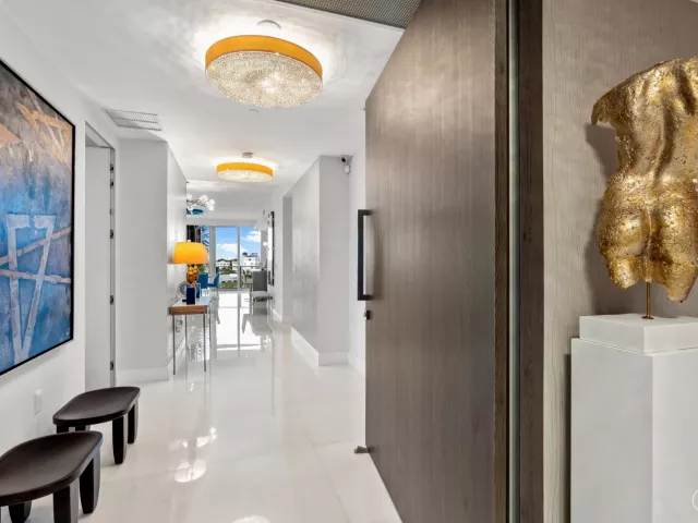 3-bedroom condo for sale in Fort Lauderdale - 701 N FORT LAUDERDALE BEACH Boulevard 405 - MondialRealty