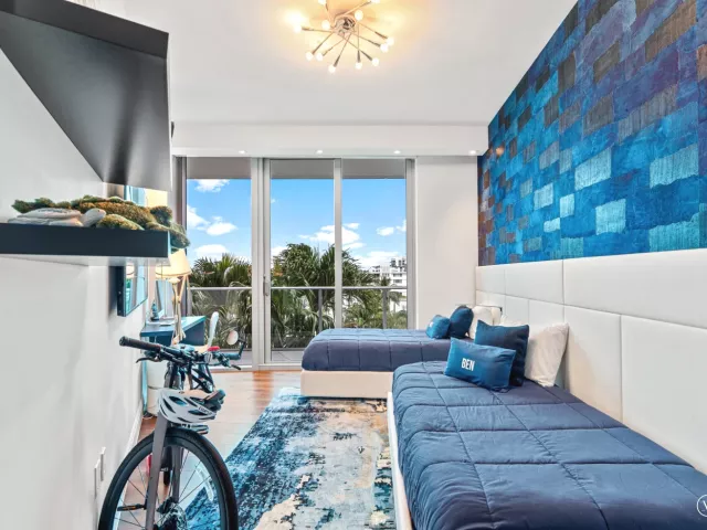 3-bedroom condo for sale in Fort Lauderdale - 701 N FORT LAUDERDALE BEACH Boulevard 405 - MondialRealty