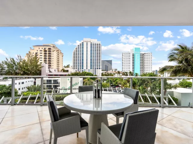 3-bedroom condo for sale in Fort Lauderdale - 701 N FORT LAUDERDALE BEACH Boulevard 405 - MondialRealty