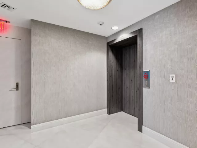 3-bedroom condo for sale in Fort Lauderdale - 701 N FORT LAUDERDALE BEACH Boulevard 405 - MondialRealty