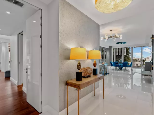 3-bedroom condo for sale in Fort Lauderdale - 701 N FORT LAUDERDALE BEACH Boulevard 405 - MondialRealty