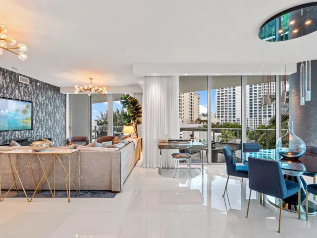 3-bedroom condo for sale in Fort Lauderdale - 701 N FORT LAUDERDALE BEACH Boulevard 405 - MondialRealty