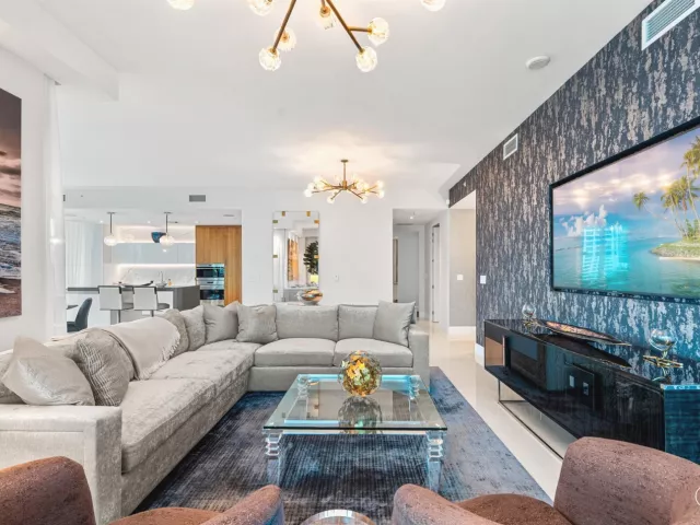 3-bedroom condo for sale in Fort Lauderdale - 701 N FORT LAUDERDALE BEACH Boulevard 405 - MondialRealty