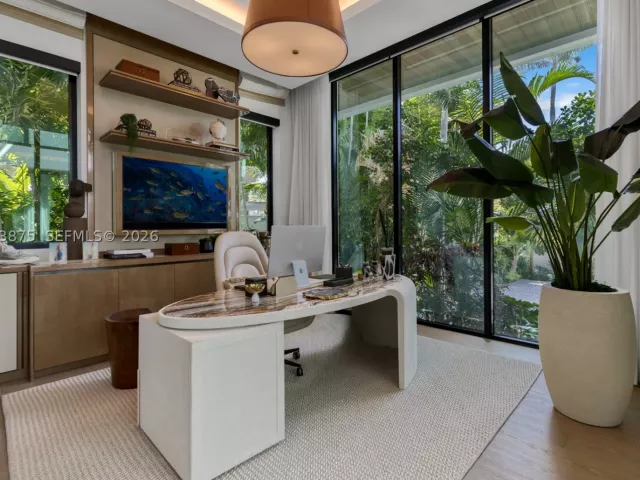 7-bedroom home for sale in Miami Beach - 58 La Gorce Cir - MondialRealty