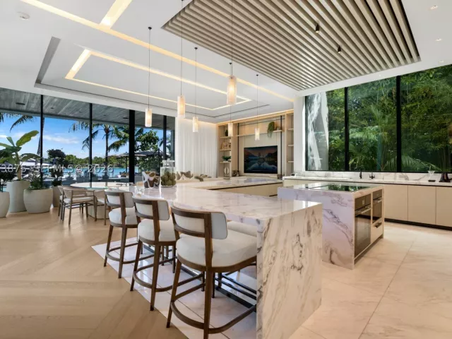 7-bedroom home for sale in Miami Beach - 58 La Gorce Cir - MondialRealty