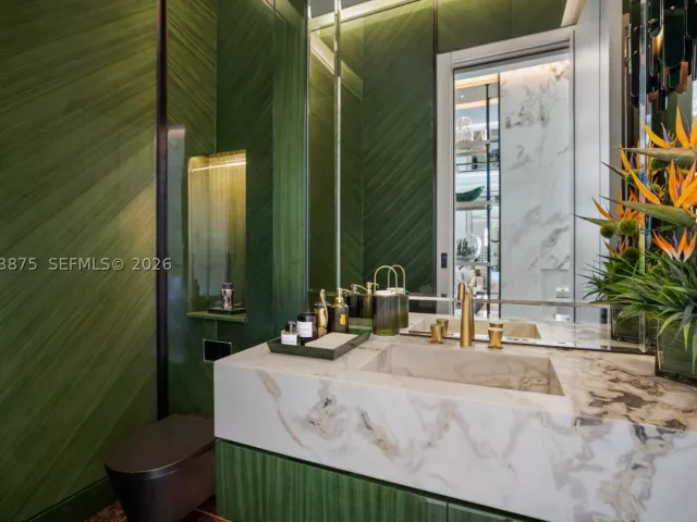 7-bedroom home for sale in Miami Beach - 58 La Gorce Cir - MondialRealty